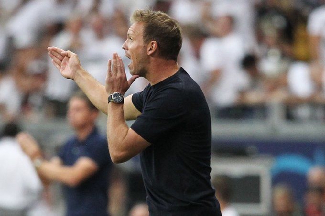  法兰克福主帅赛后批评裁判尺度  