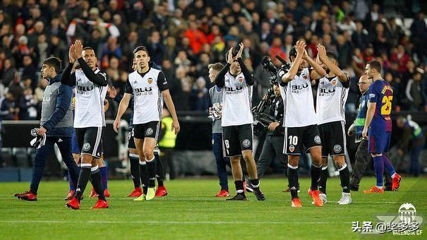  兰斯主场十人应战，顽强逼平领头羊马赛  